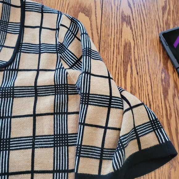 Design Originals Sweater- No SizeTag but think 3x. - Picture 6 of 7